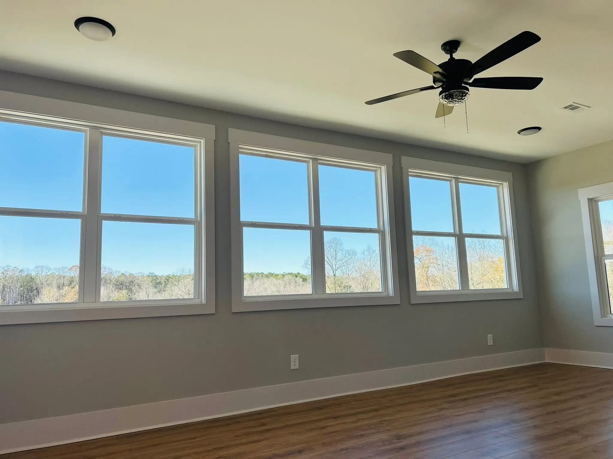 Empty living room with a wall of windows cleaned for a move-in make-ready turnover
