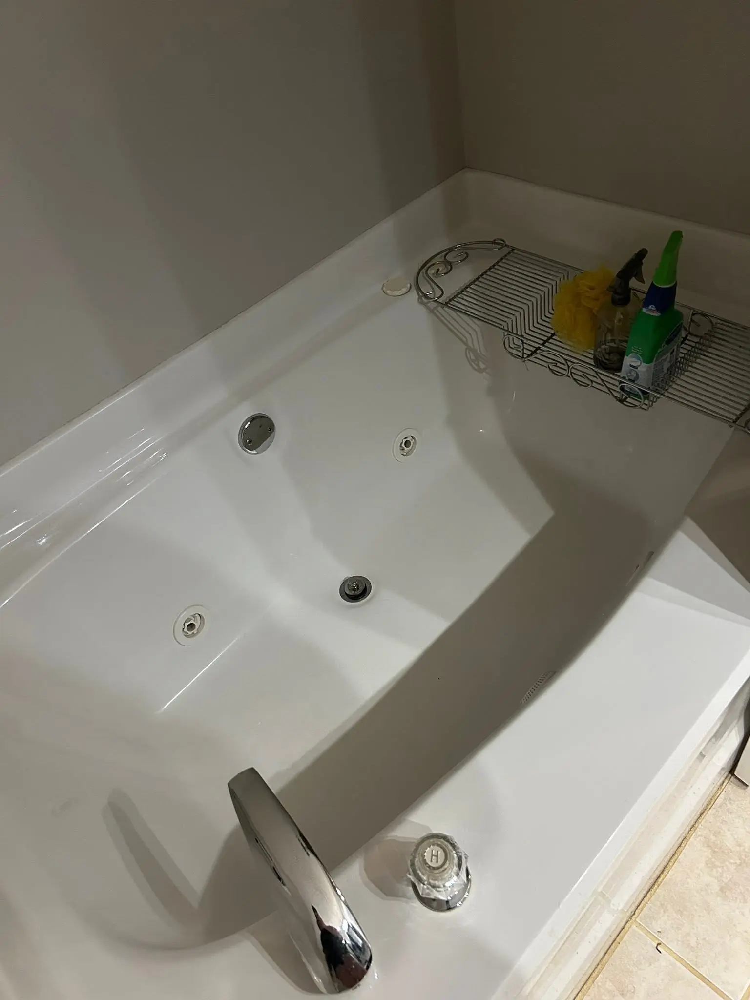 Jetted soaking tub scrubbed clean in a Newnan area home bathroom